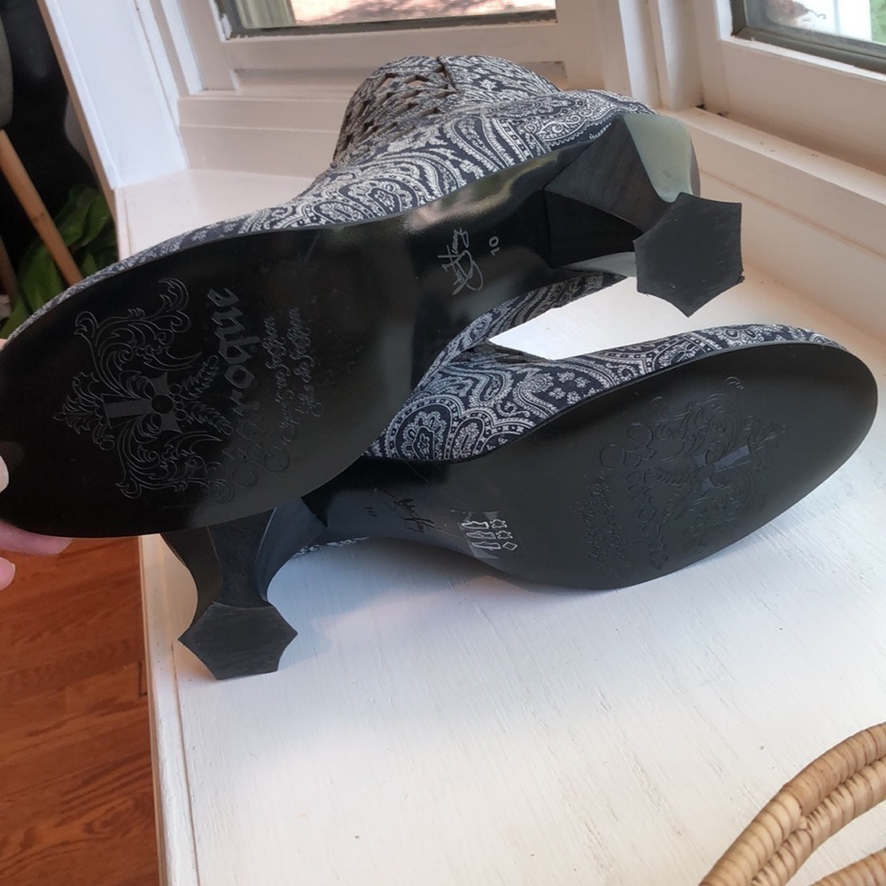 JOHN Fluevog Baroque Murillo Diamond Perforated Boot size 10 paisley print - Picture 9 of 16